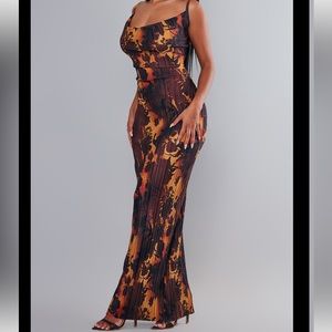 PrettyLittleThing (PLT) Plisse Maxi Dress in Ombré Floral Print